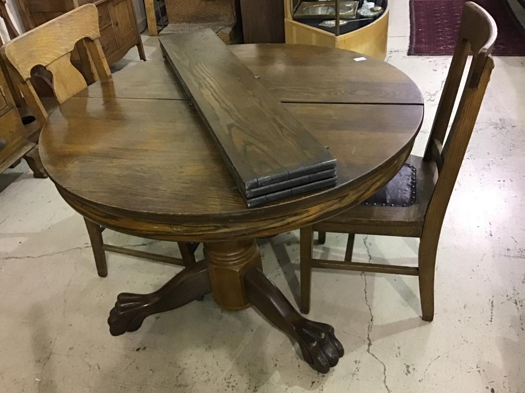 Antique Round Pedestal Claw Foot Dining Table