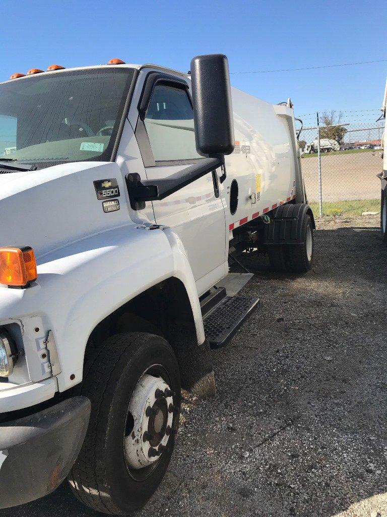 CHEVROLET 5500 REFUSE TRUCK