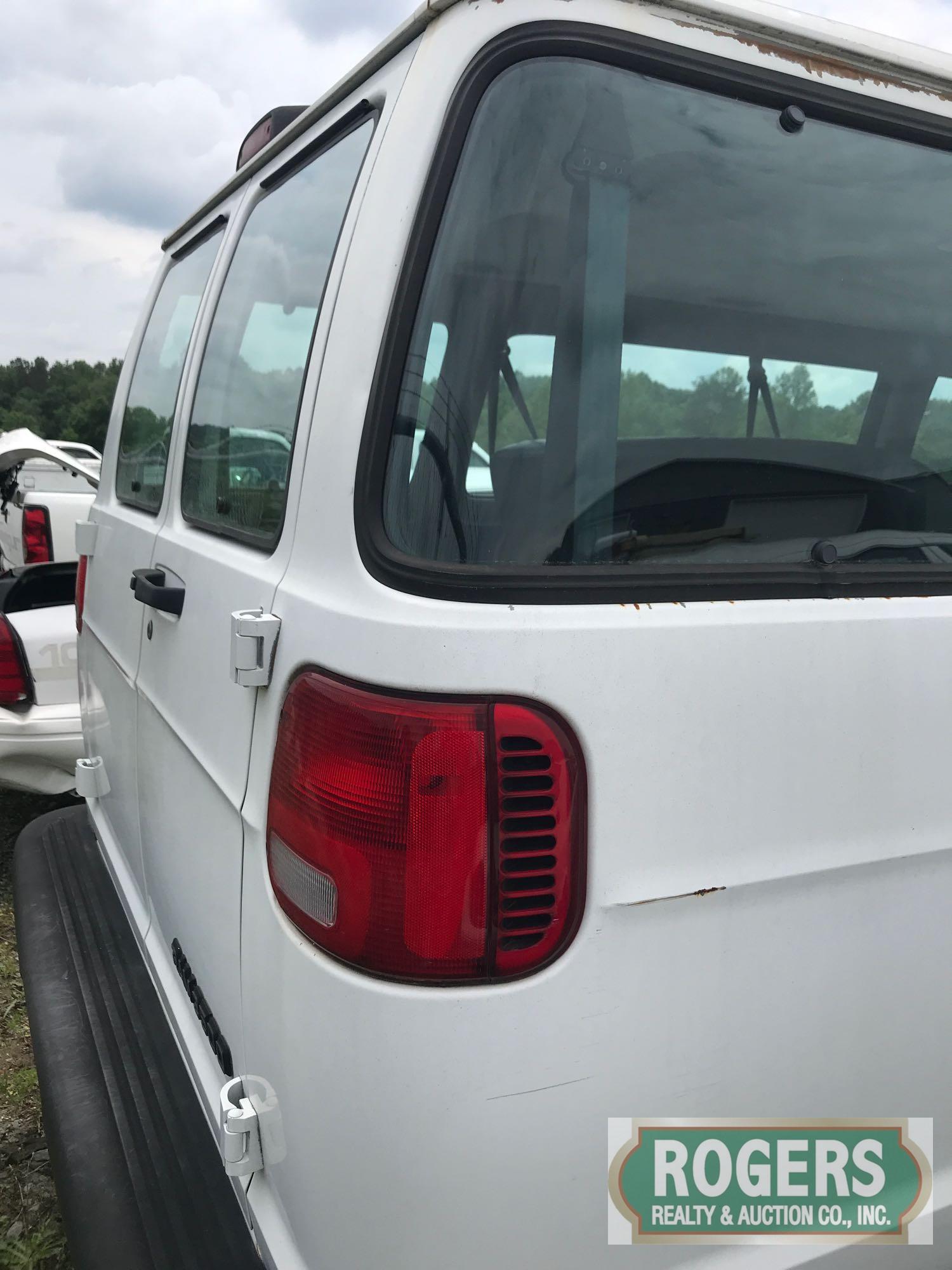 2001 DODGE VAN 12PSG