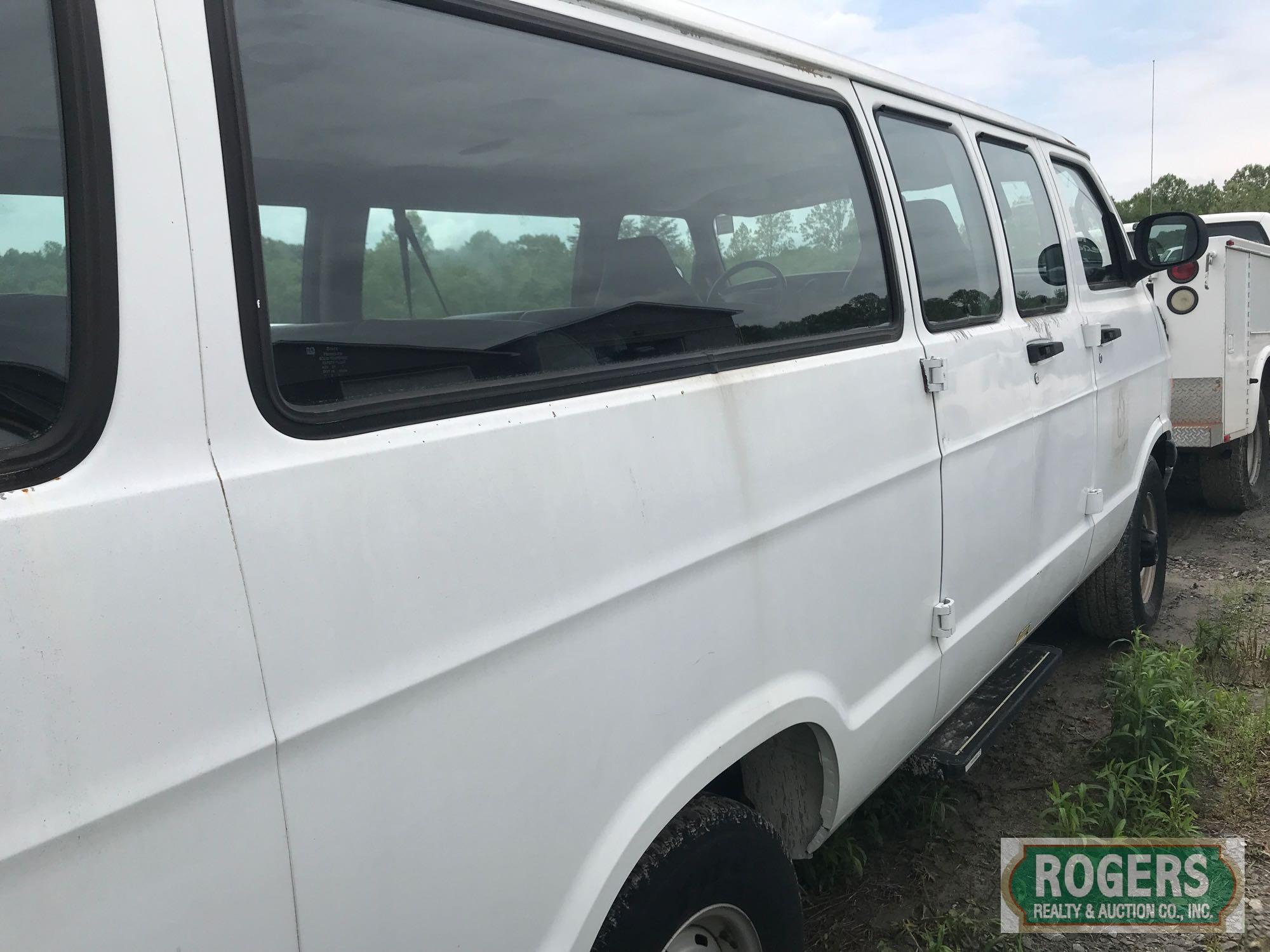 2001 DODGE VAN 12PSG