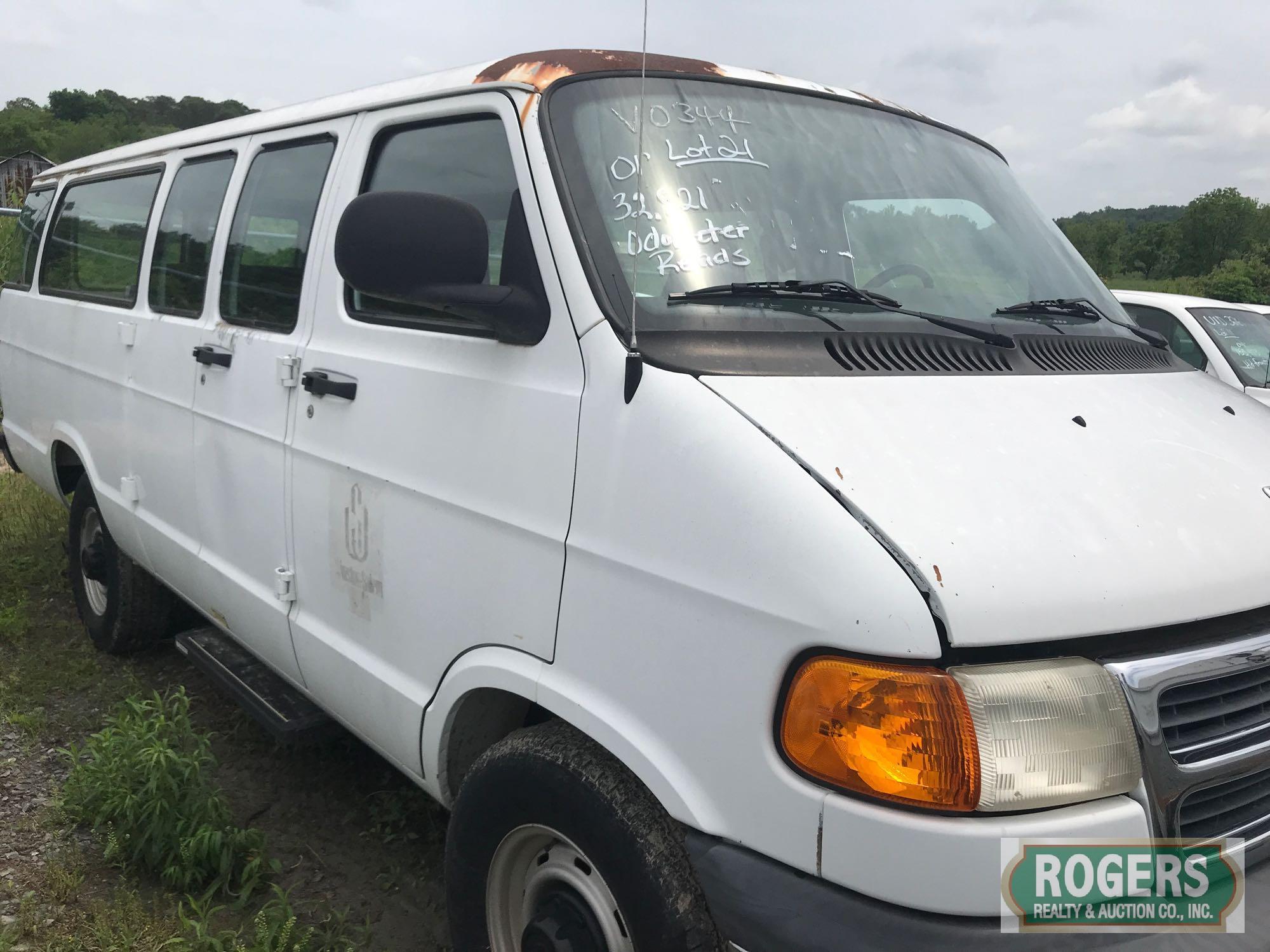 2001 DODGE VAN 12PSG