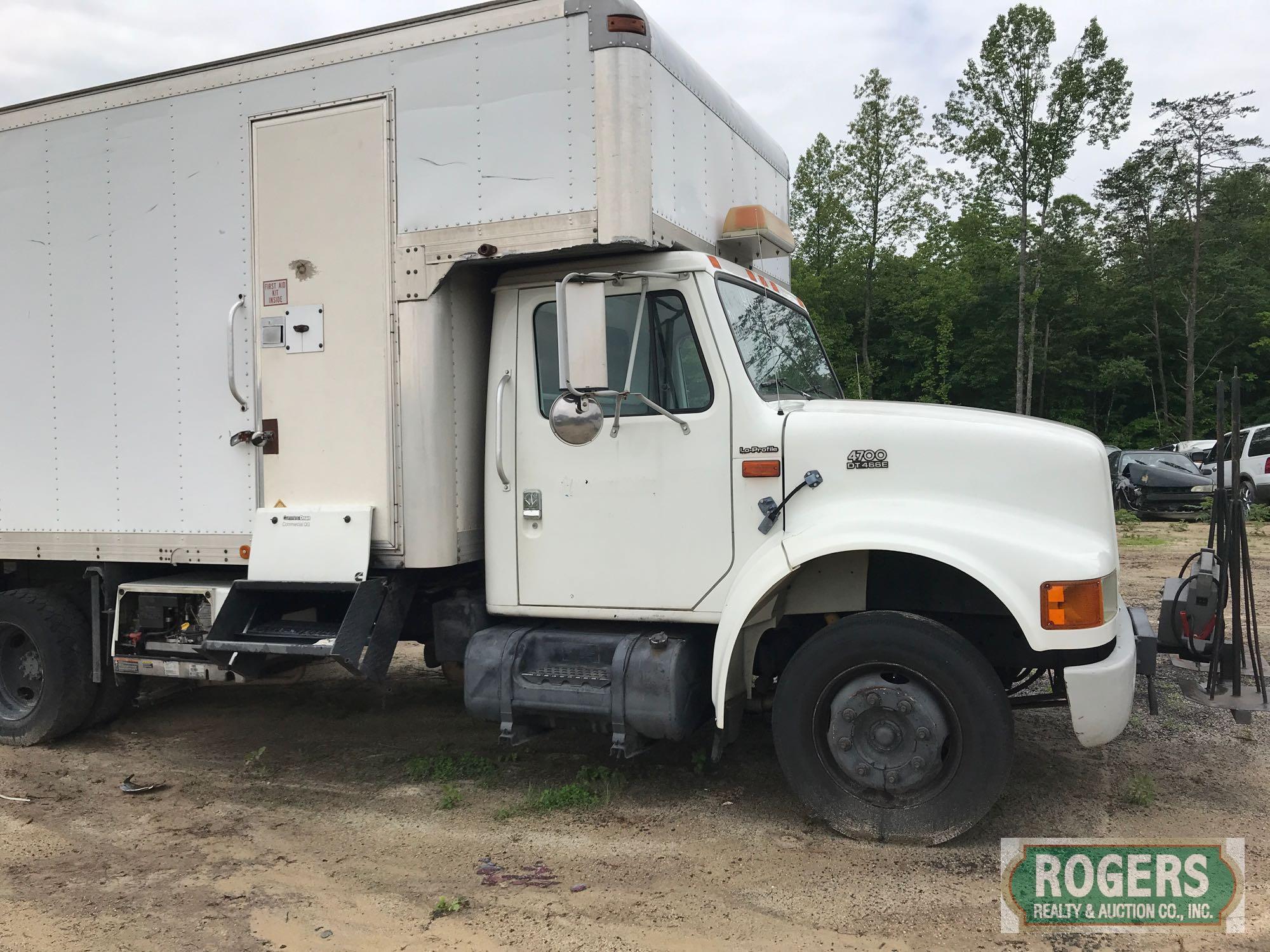 1998 INTERNATIONAL 4700 LP Box Truck/Van