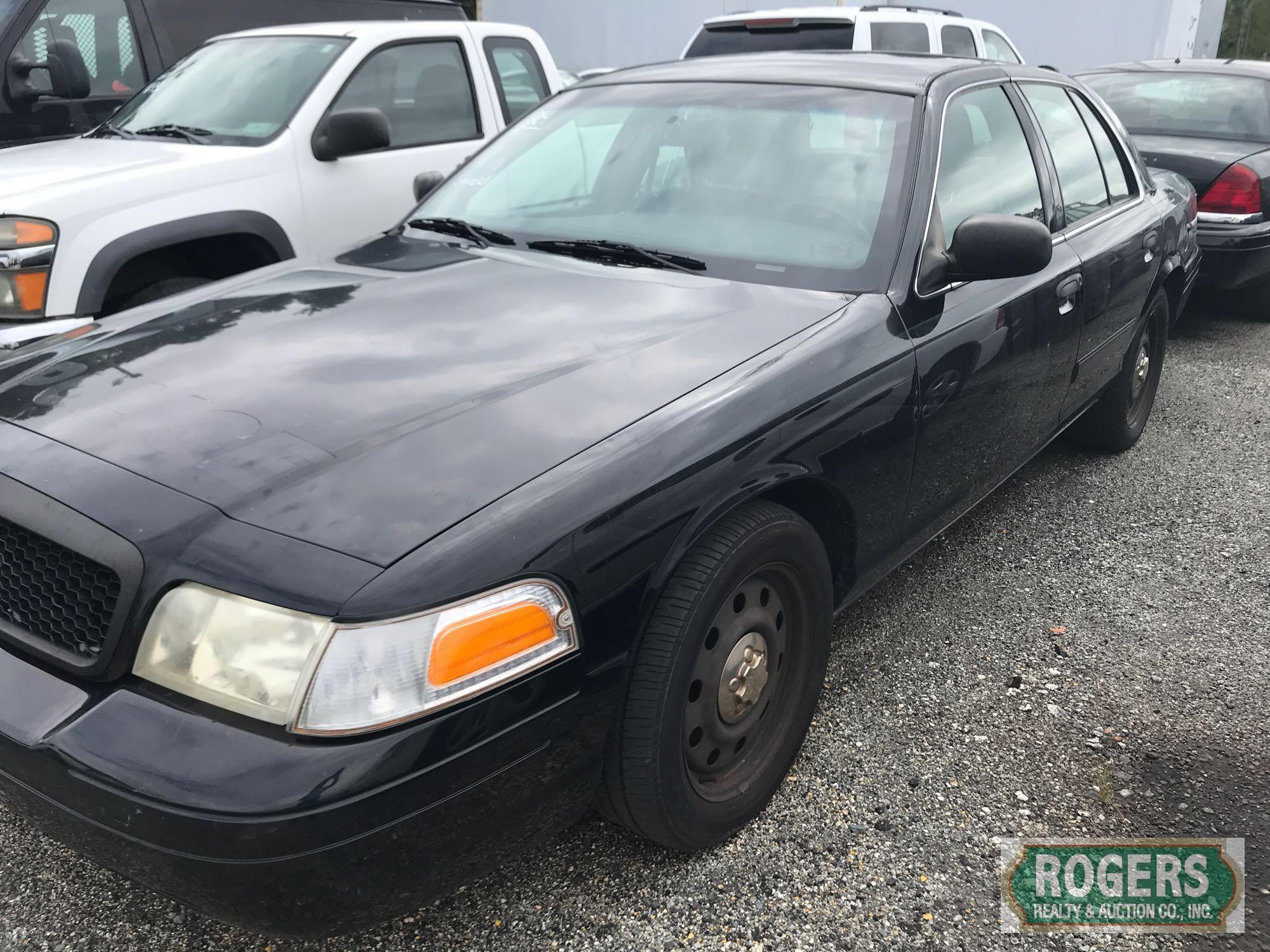 2011 Ford, Crown Vic, 4.6, 98818 miles, No Console, Has Shield, 2FABP7BV8BX152625