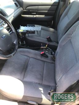 2009 Ford Crown Vic, 4.6, 114838 miles, Has Shield, No Console, 2FAHP71V89X125463, Slips in Drive