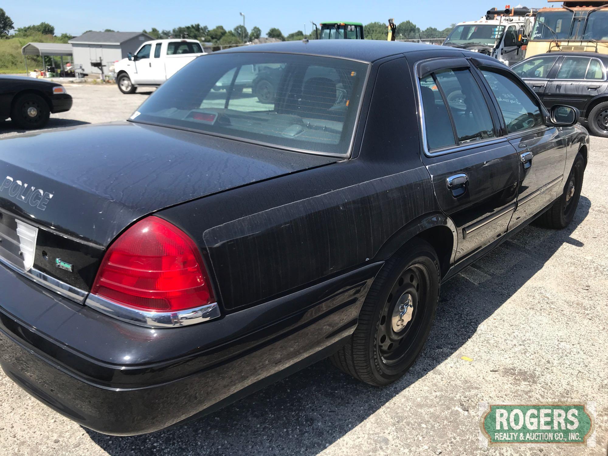 2009 Ford Crown Vic, 4.6, 114838 miles, Has Shield, No Console, 2FAHP71V89X125463, Slips in Drive