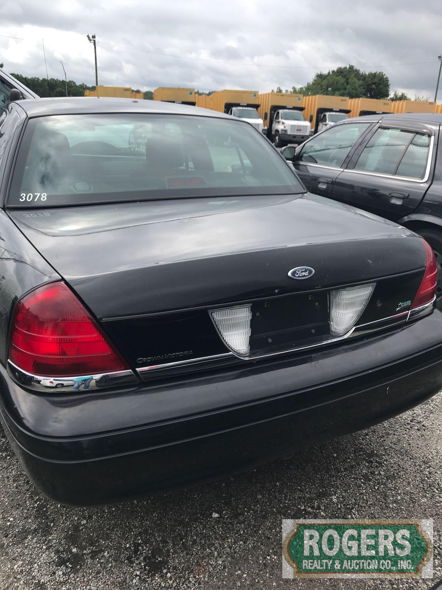 2009 Ford Crown Vic, 4.6, 92482 miles, No Console, Hit Front Panel, 2FAHP71V19X125434