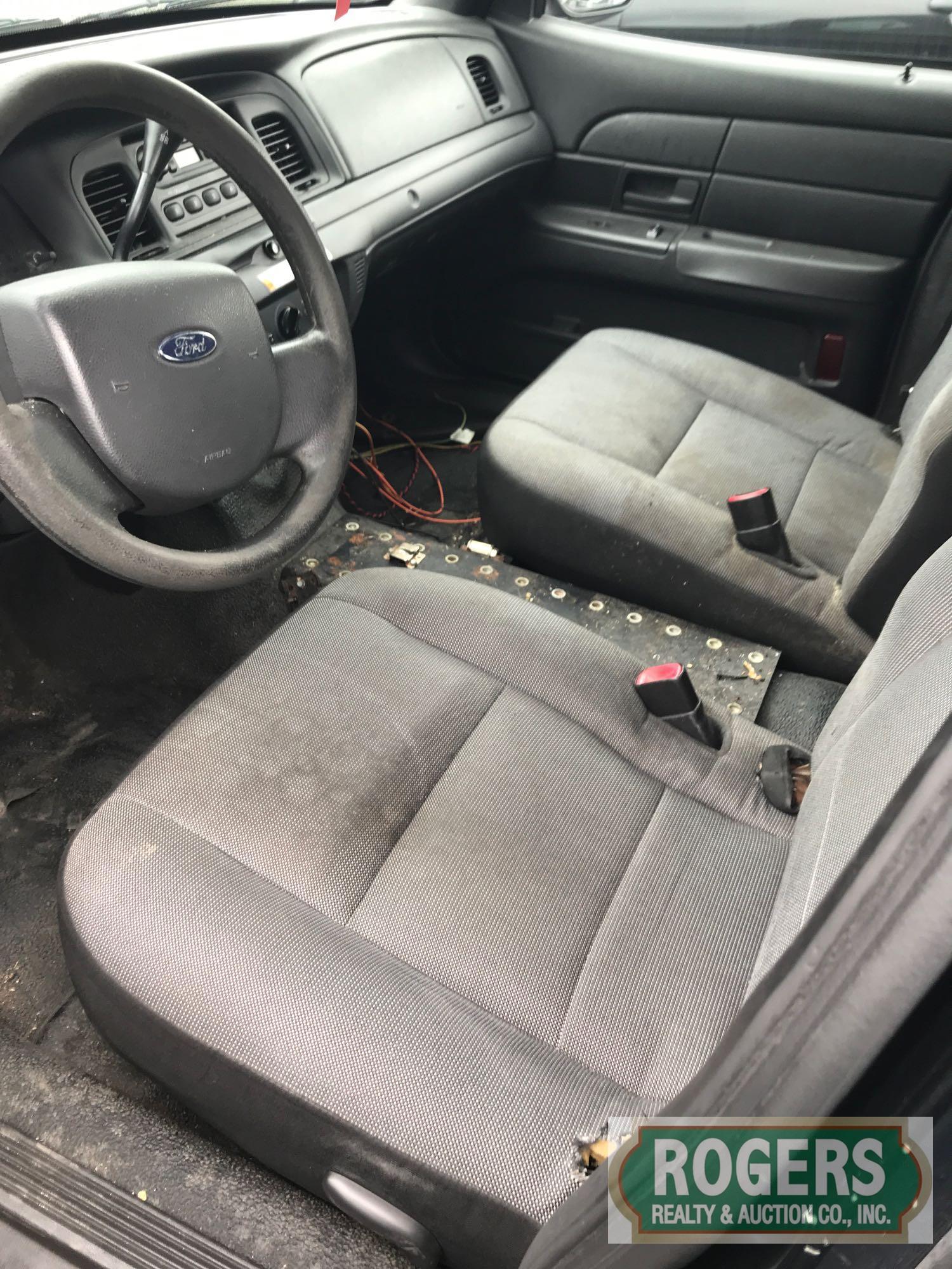 2011 Ford Crown Vic, 4.6, 101135 miles, Has Shield, No Console, 2FABP7BV1BX152627