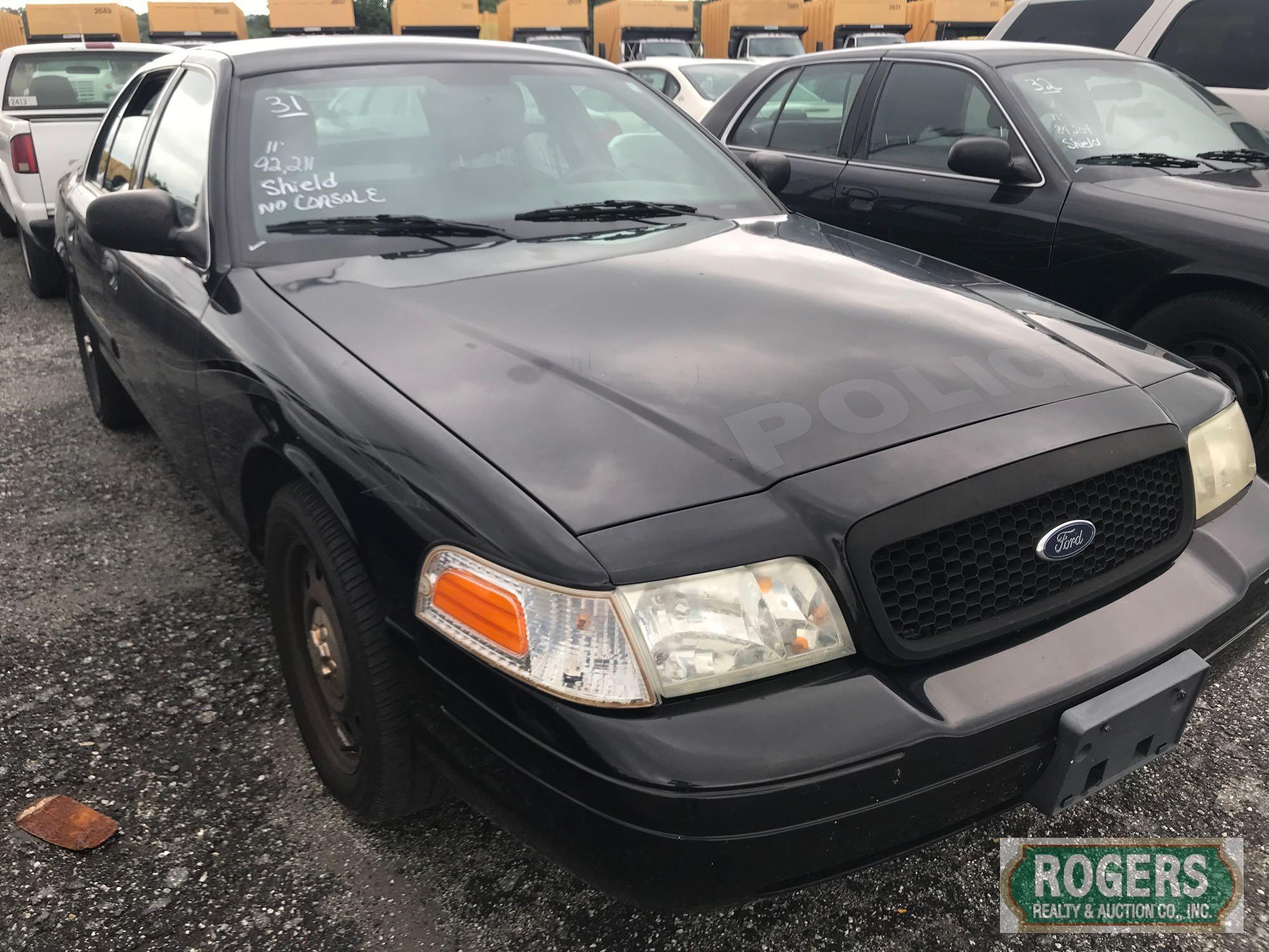 2011 Ford Crown Vic, 4.6L, 92211 miles, Has Shield, No Console, 2FABP7BV6BX152638