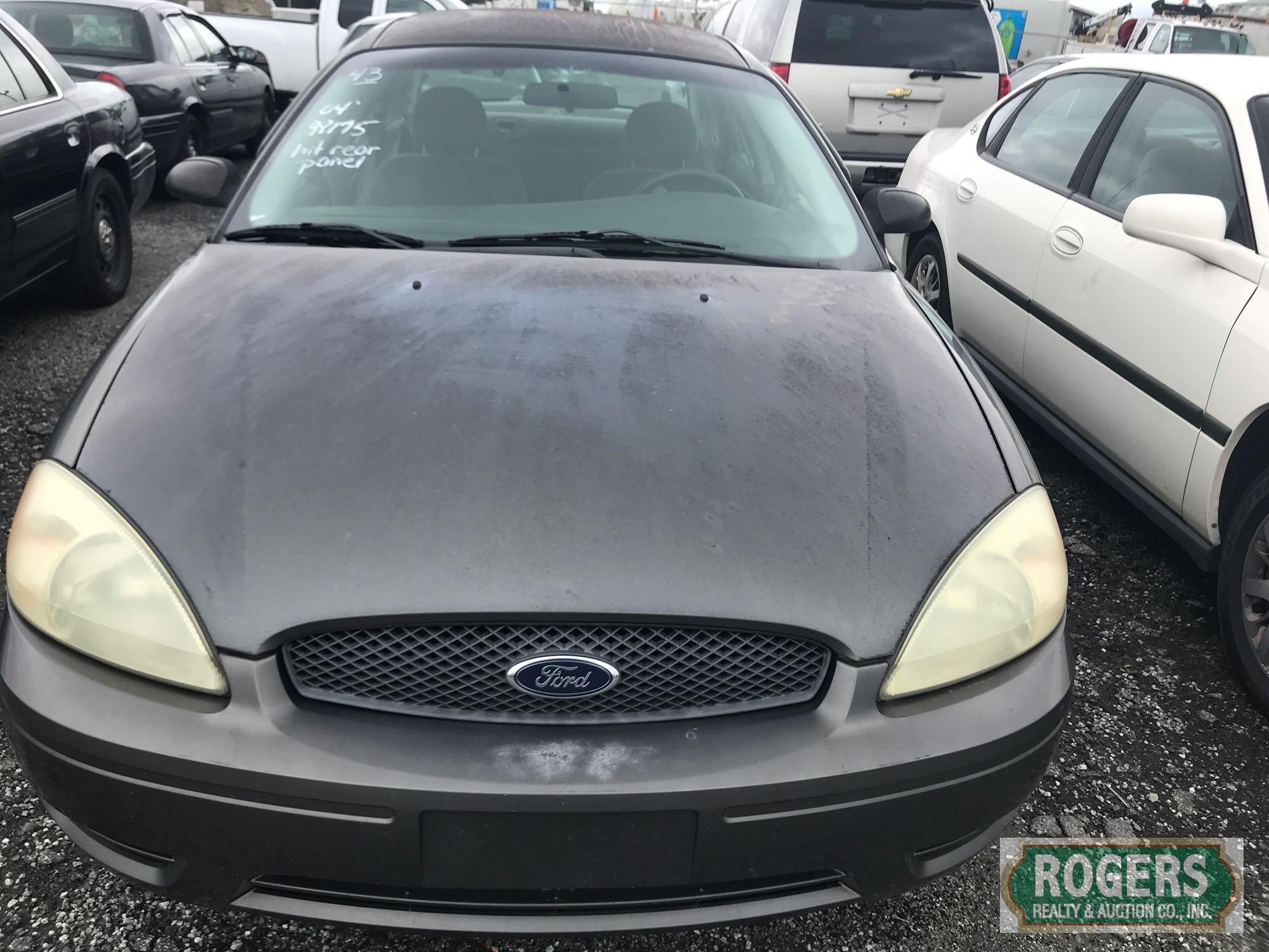 2004 Ford, Taurus, 98175 miles, Hit Rear Panel, 1FAFP55U74G159325