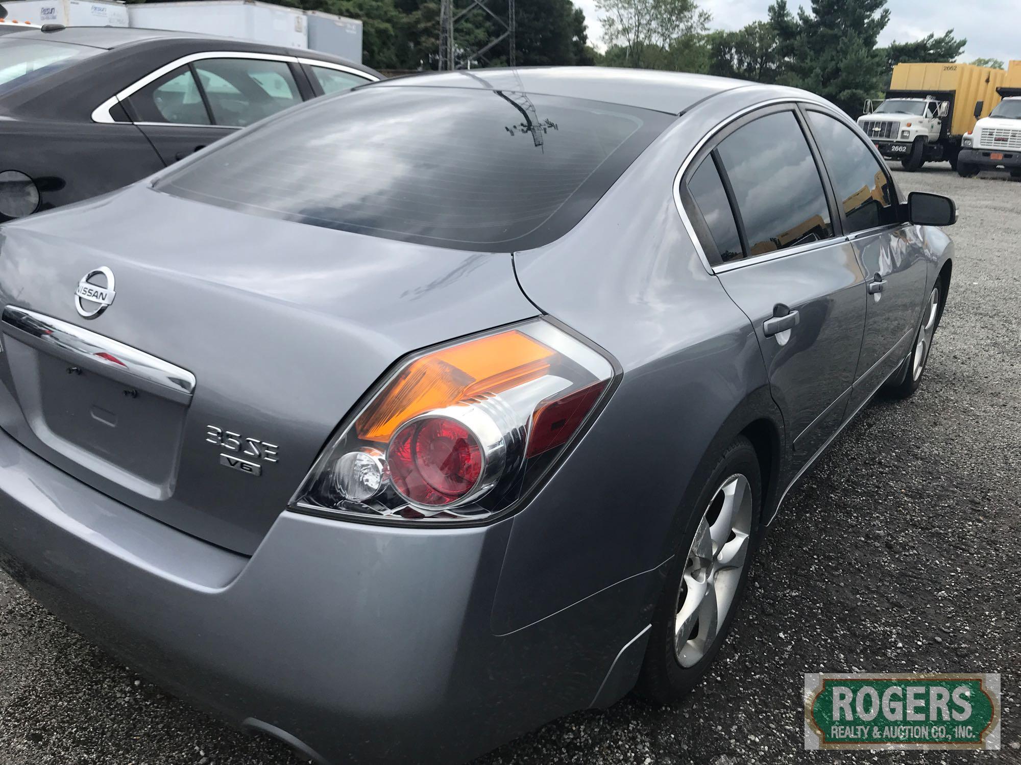 2008 Nissan Altima, 3.5, 131427 miles, 1N4BL21E98C185333, Slips in Reverse