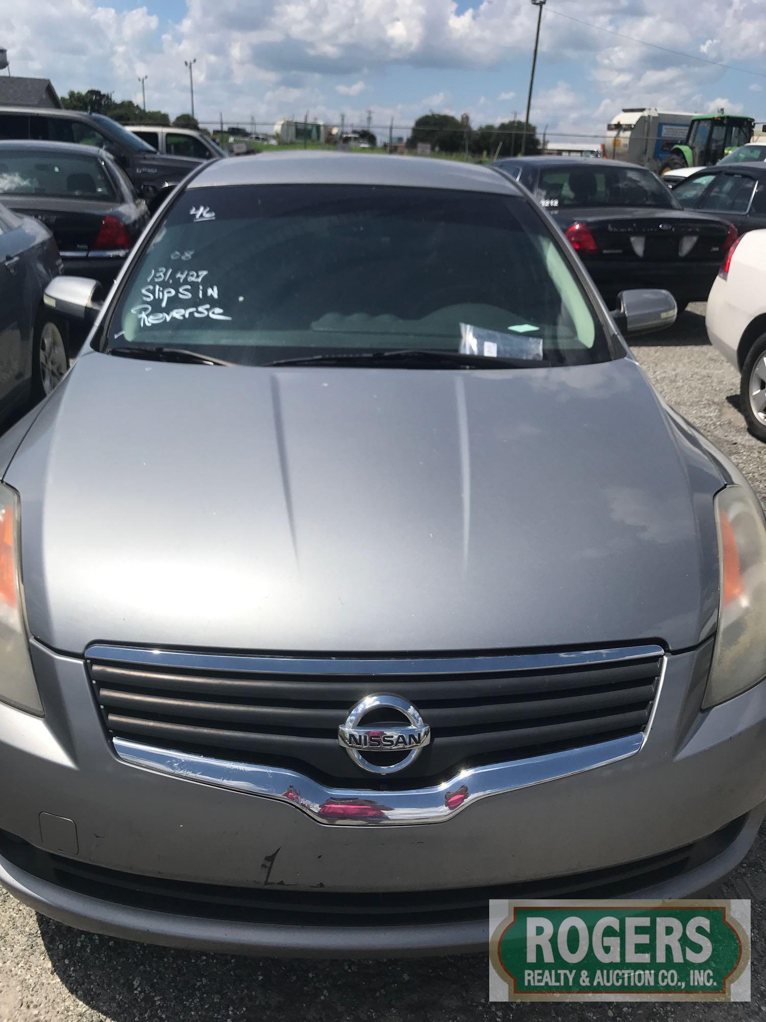 2008 Nissan Altima, 3.5, 131427 miles, 1N4BL21E98C185333, Slips in Reverse