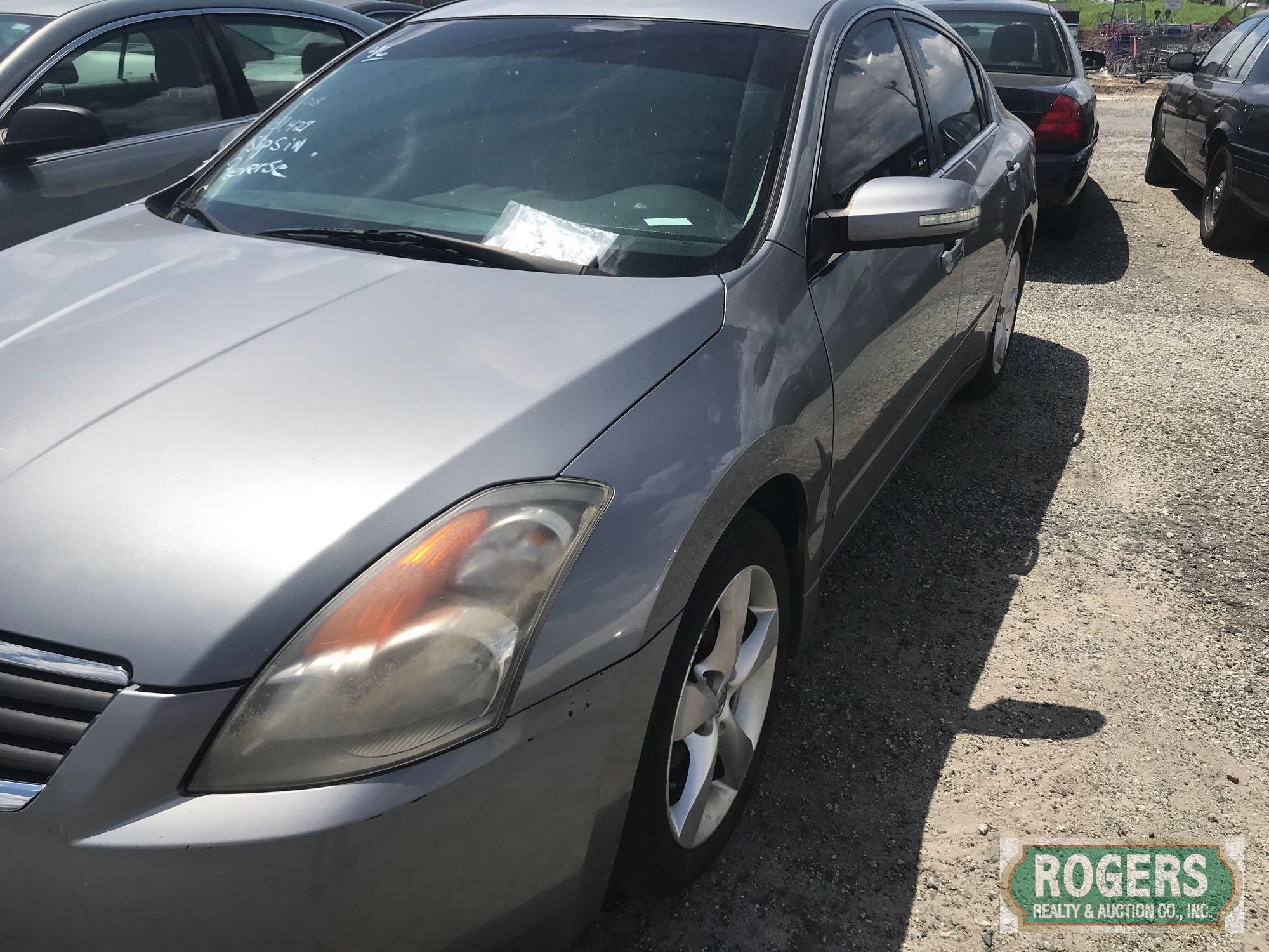 2008 Nissan Altima, 3.5, 131427 miles, 1N4BL21E98C185333, Slips in Reverse