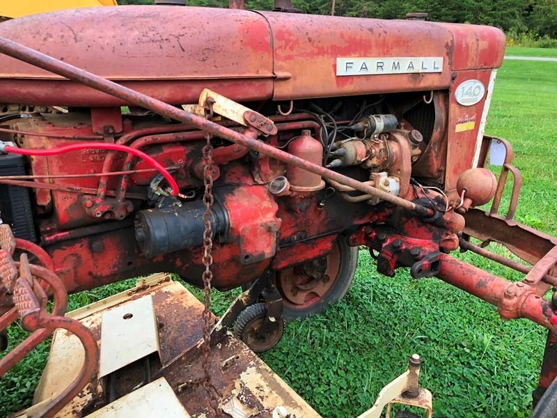 International Harvester Farmall 140