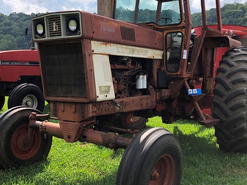 International 1066 Tractor