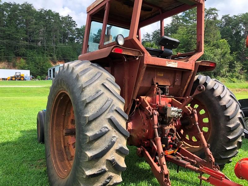 International 1066 Tractor