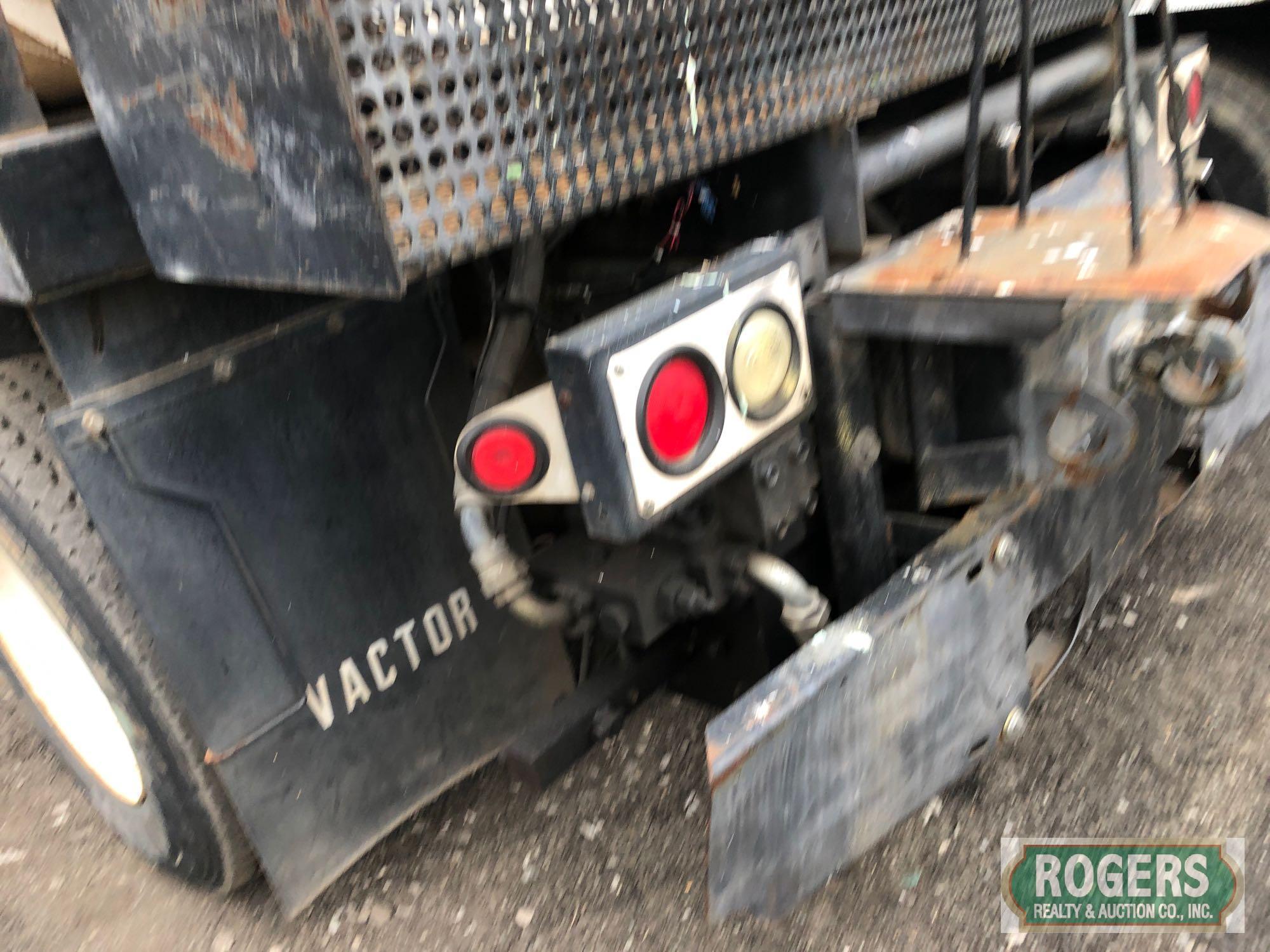 2002 -C8500 CHEVROLET -F8015 VACTOR