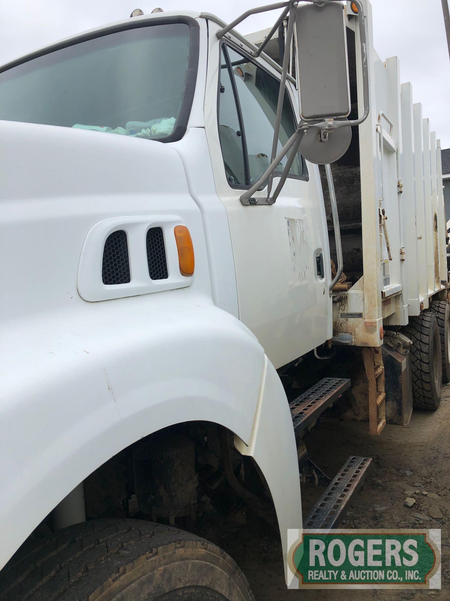 2004 - STERLING REAR LOADER REFUSE TRUCK -LT9500