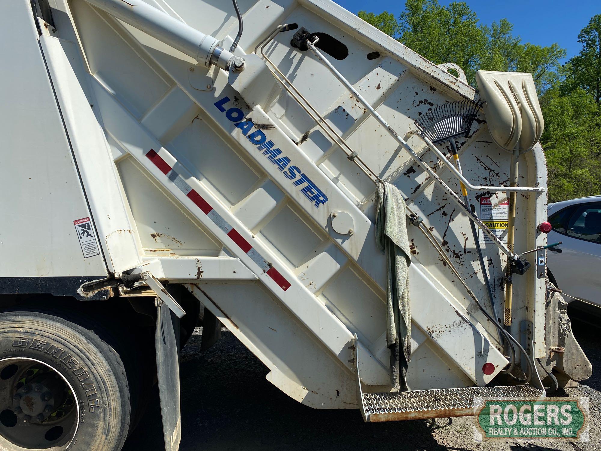 2010 CRANE CARRIER REARLOADER REFUSE TRUCK