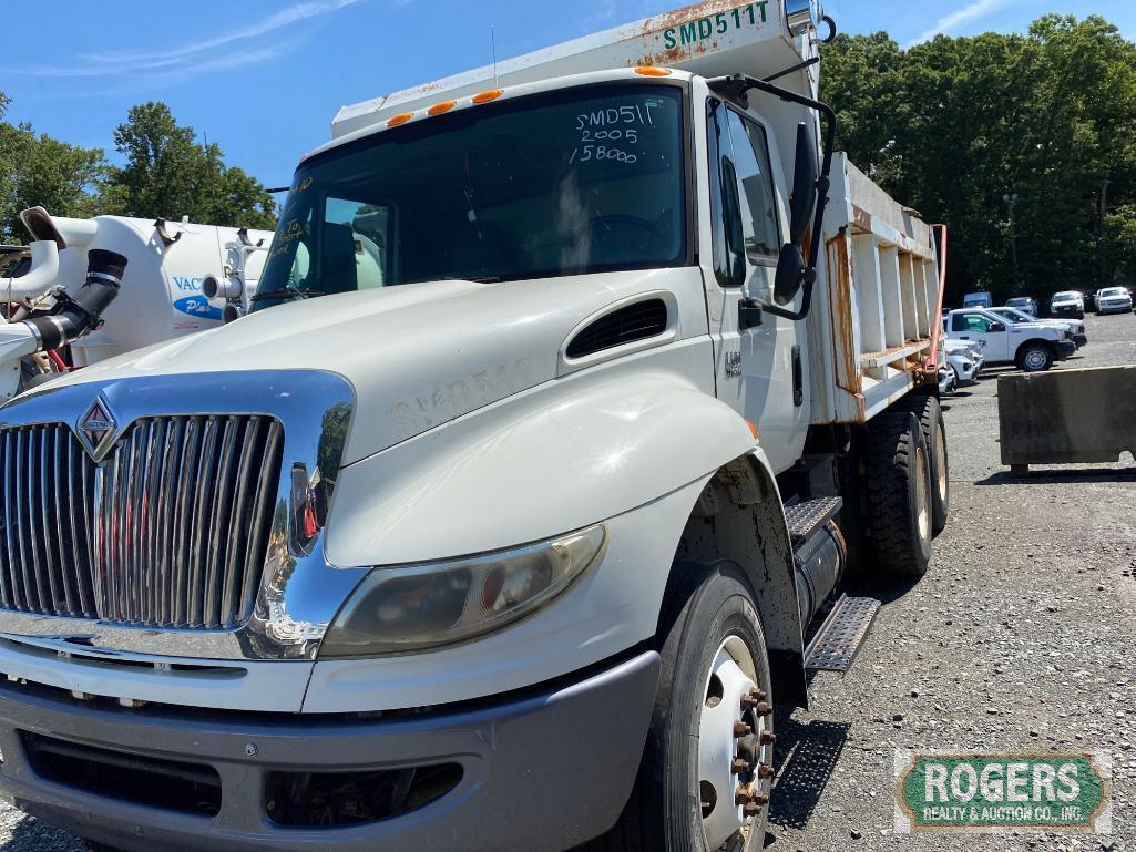 2005 INTERNATIONAL 4400 DUMP TRUCK