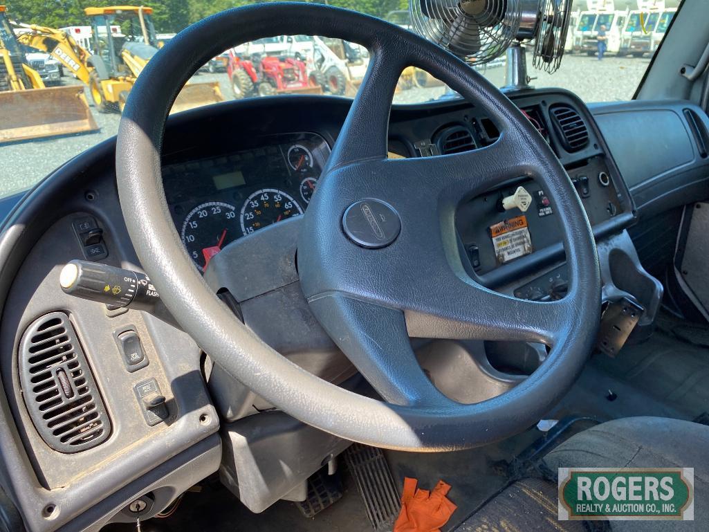 2005 FREIGHTLINER M2106 REARLOADER REFUSE TRUCK