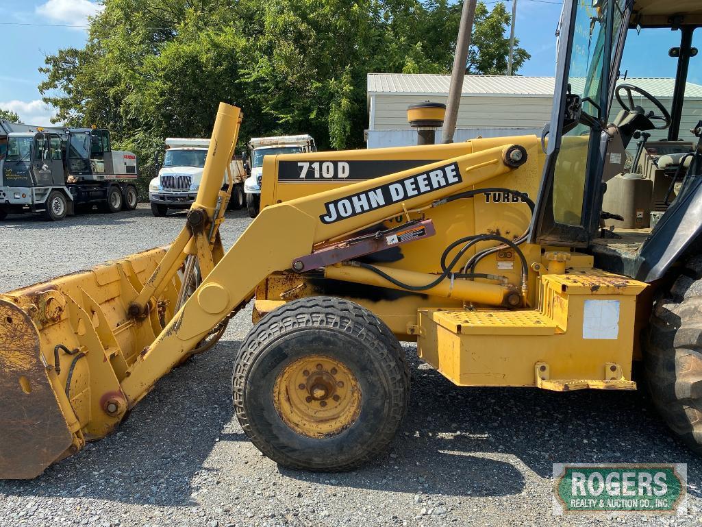 2001 JOHN DEERE 710D WHEELED LOADER/BACKHOE