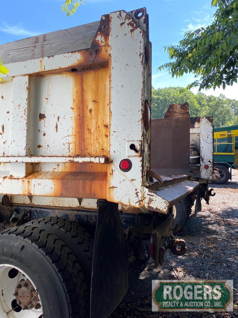 2005 INTERNATIONAL 4400 DUMP TRUCK