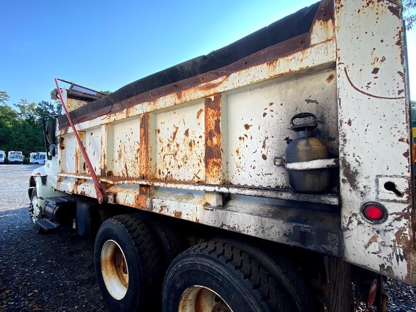 2005 INTERNATIONAL 4400 DUMP TRUCK