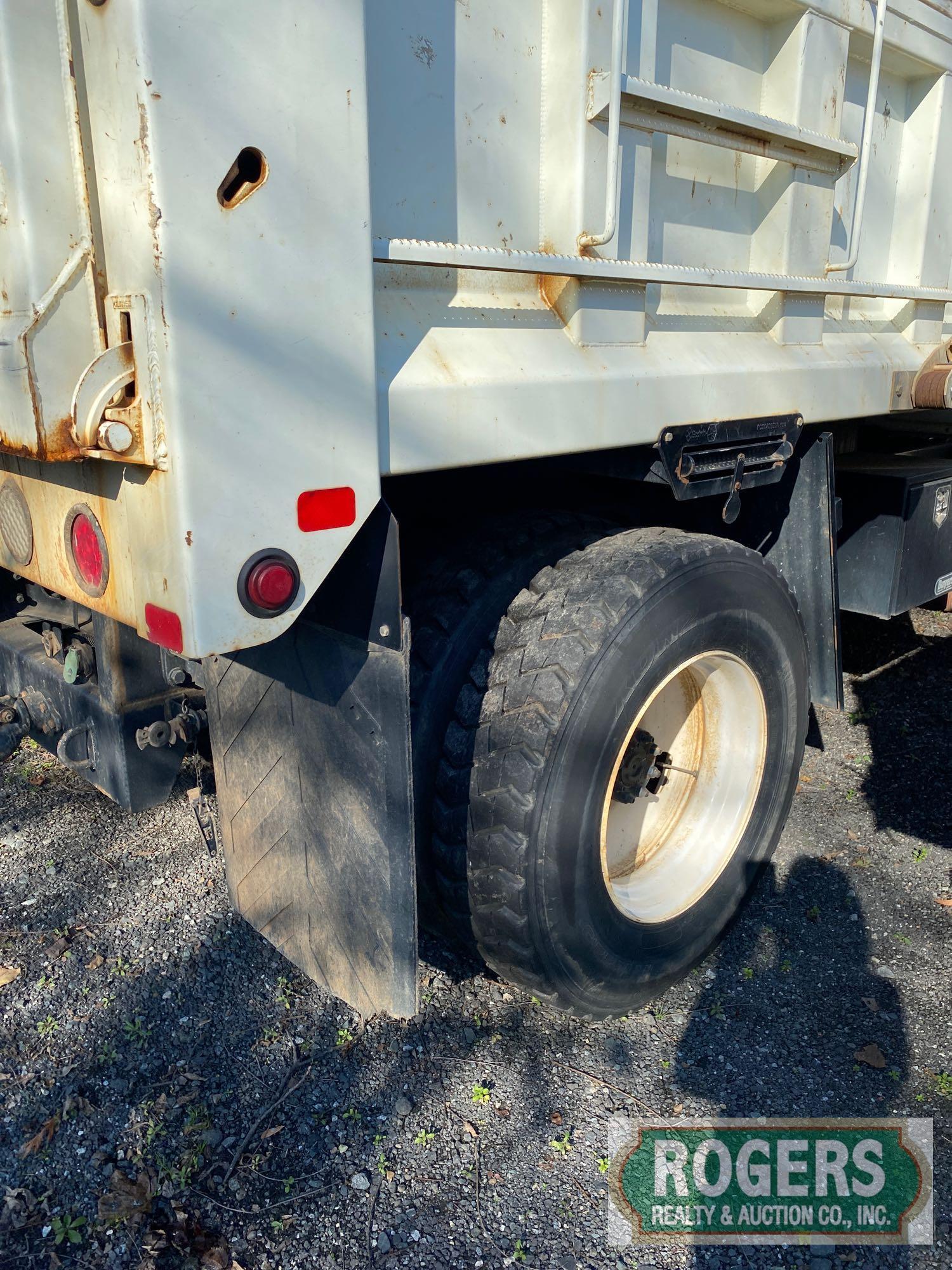 2013 INTERNATIONAL 4400 DUMP TRUCK