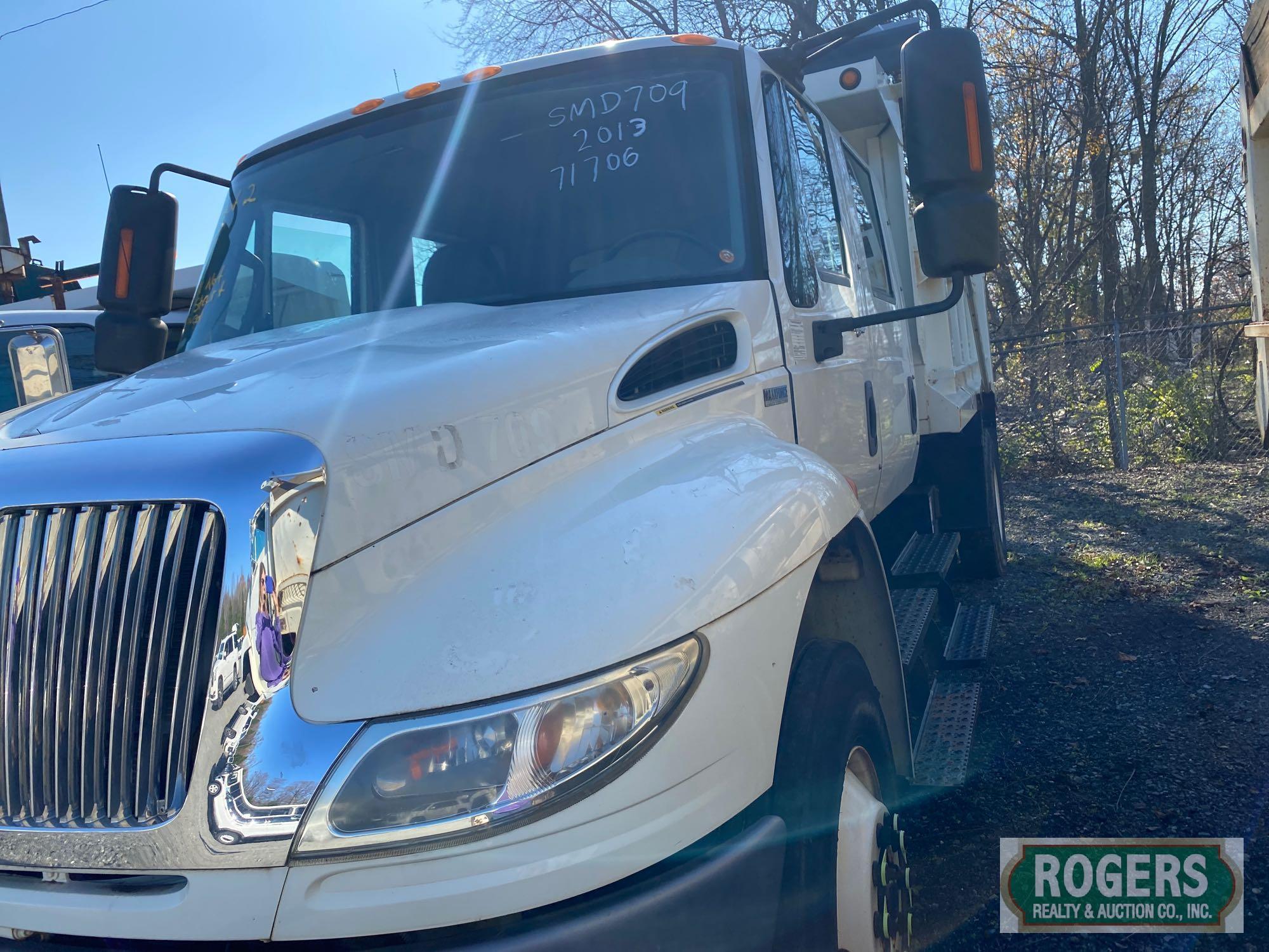 2013 INTERNATIONAL 4400 DUMP TRUCK