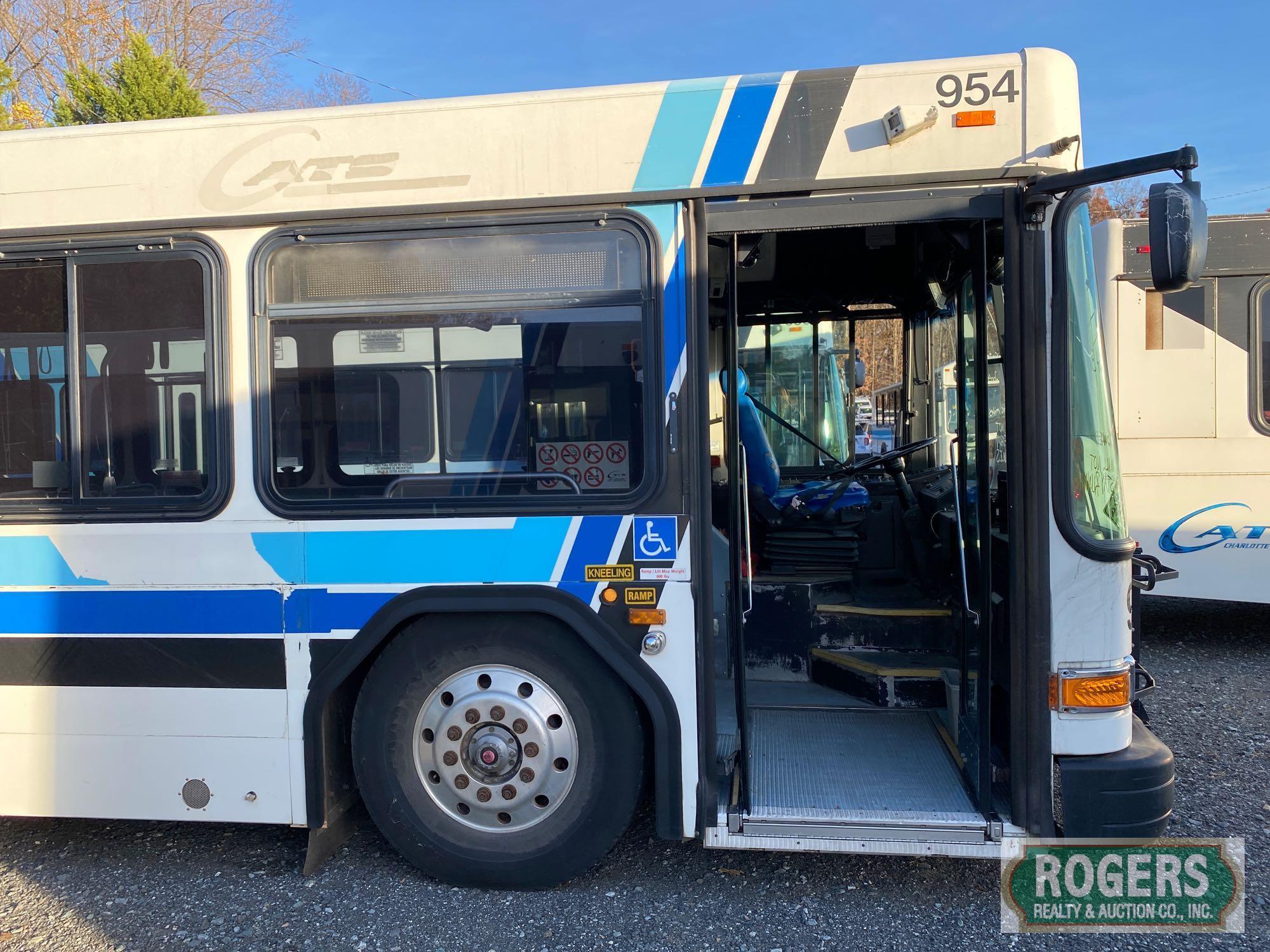 2004 GILLIG LOW FLOOR BUS