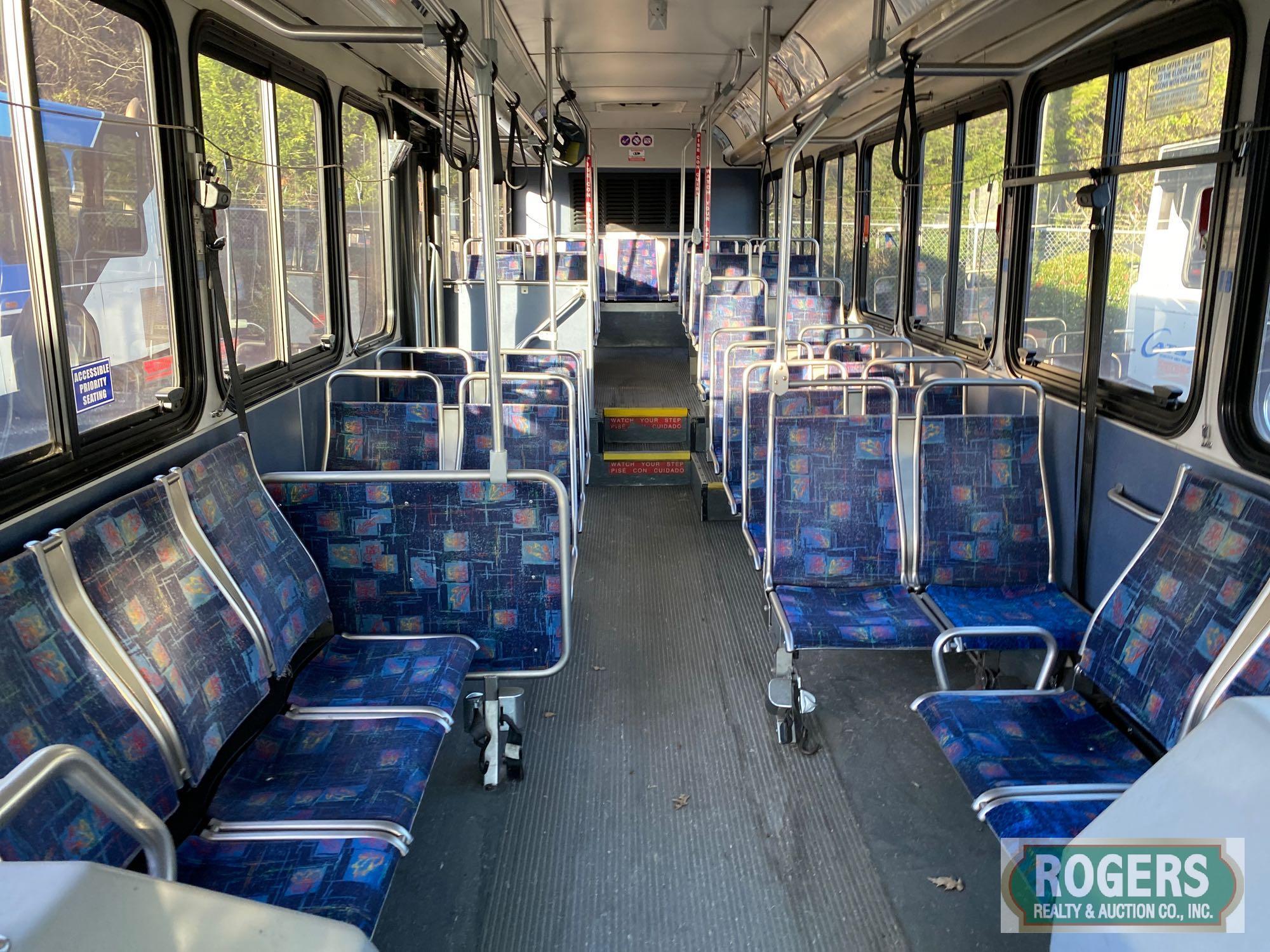 2004 GILLIG LOW FLOOR BUS