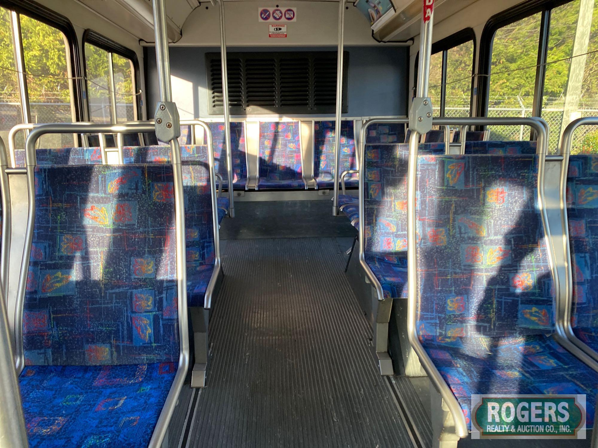 2004 GILLIG LOW FLOOR BUS