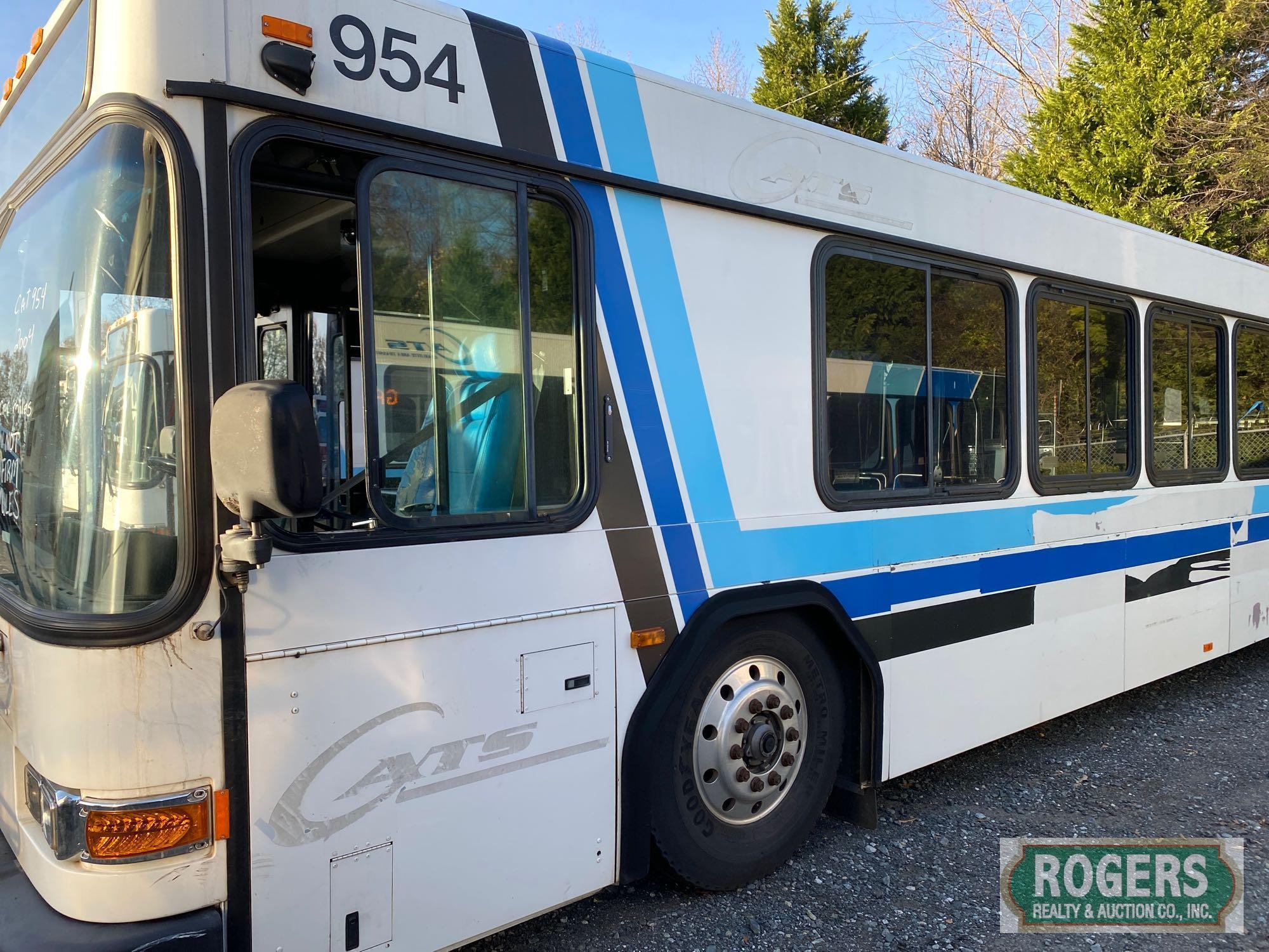 2004 GILLIG LOW FLOOR BUS