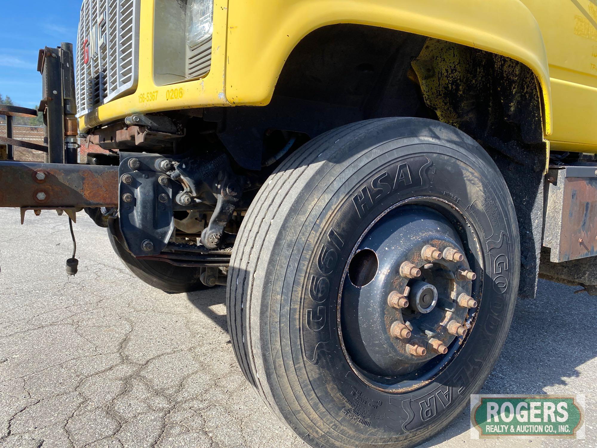 1999 GMC C8500 with 1999 Roscoe Maximizer II