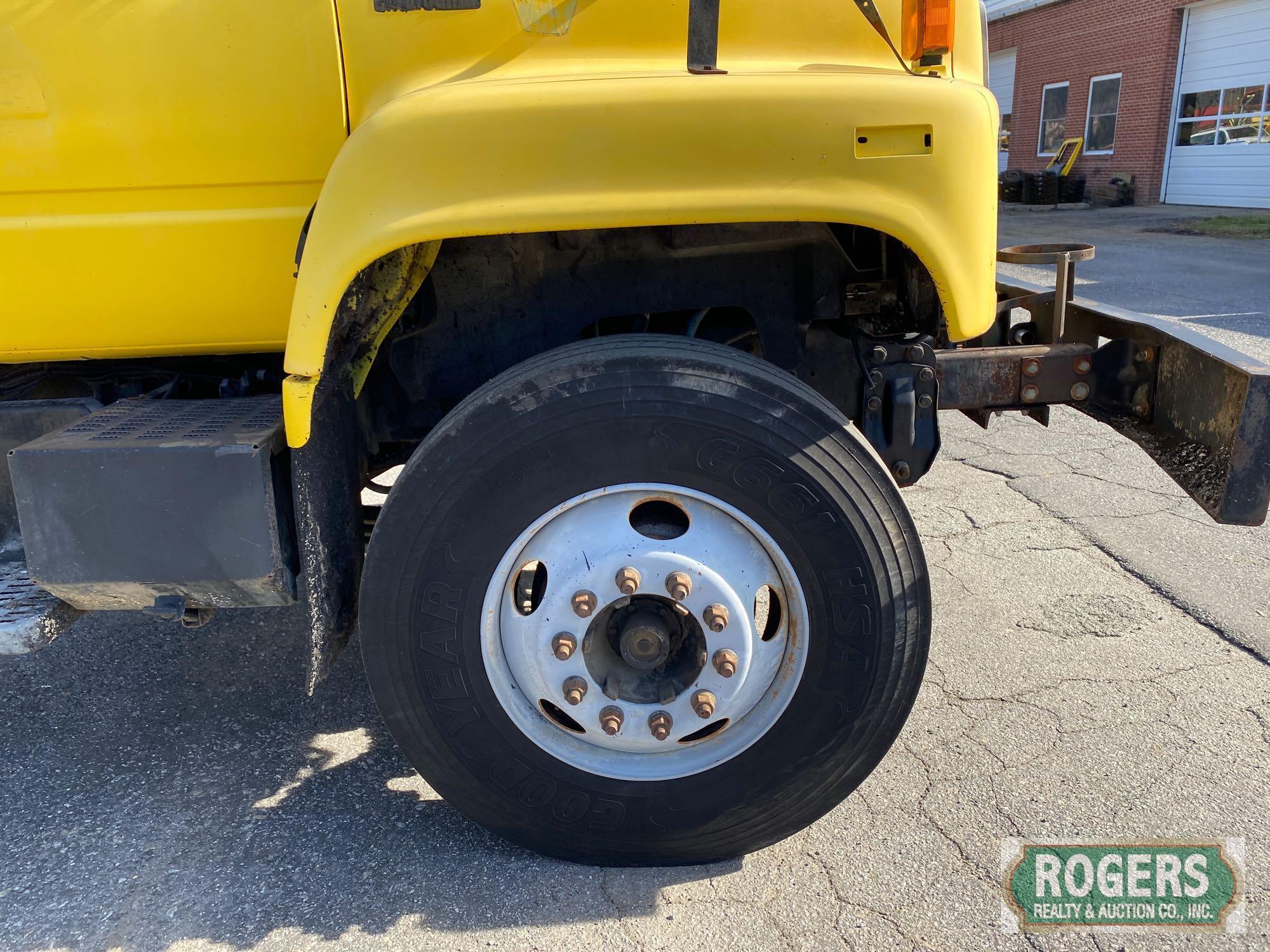 1999 GMC C8500 with 1999 Roscoe Maximizer II