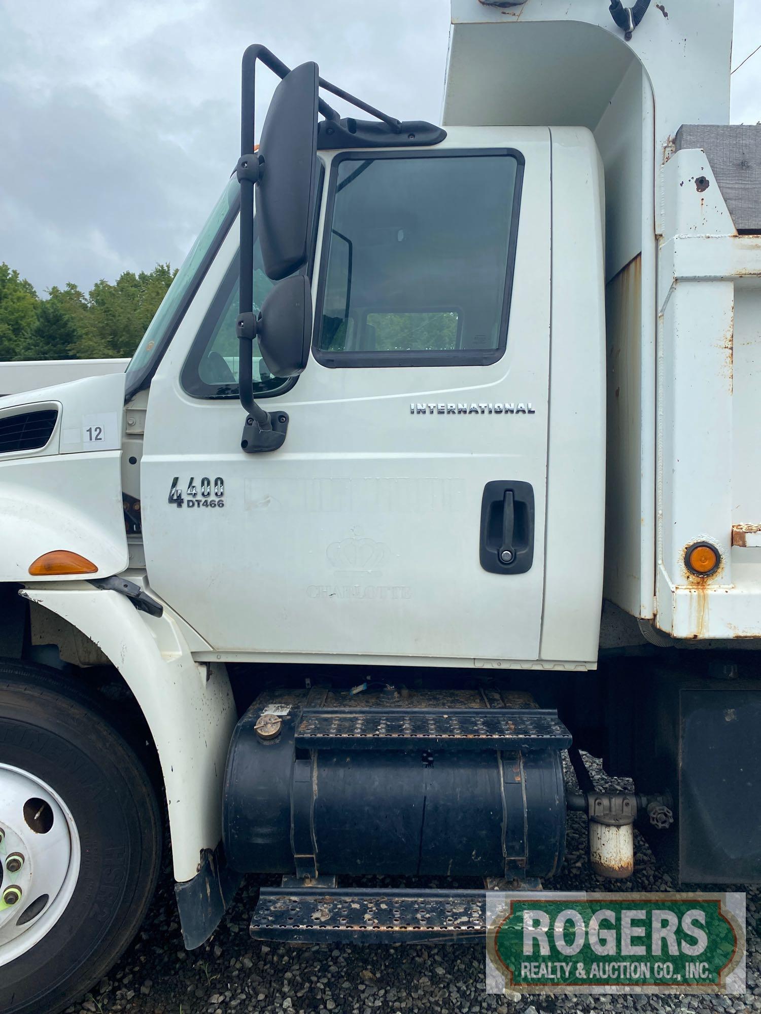 2006 INTERNATIONAL 4400 DUMP TRUCK