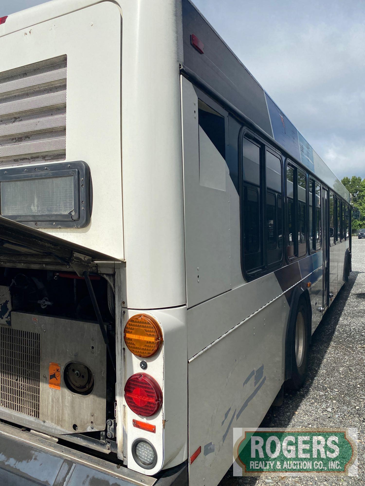 2004 GILLIG BUS