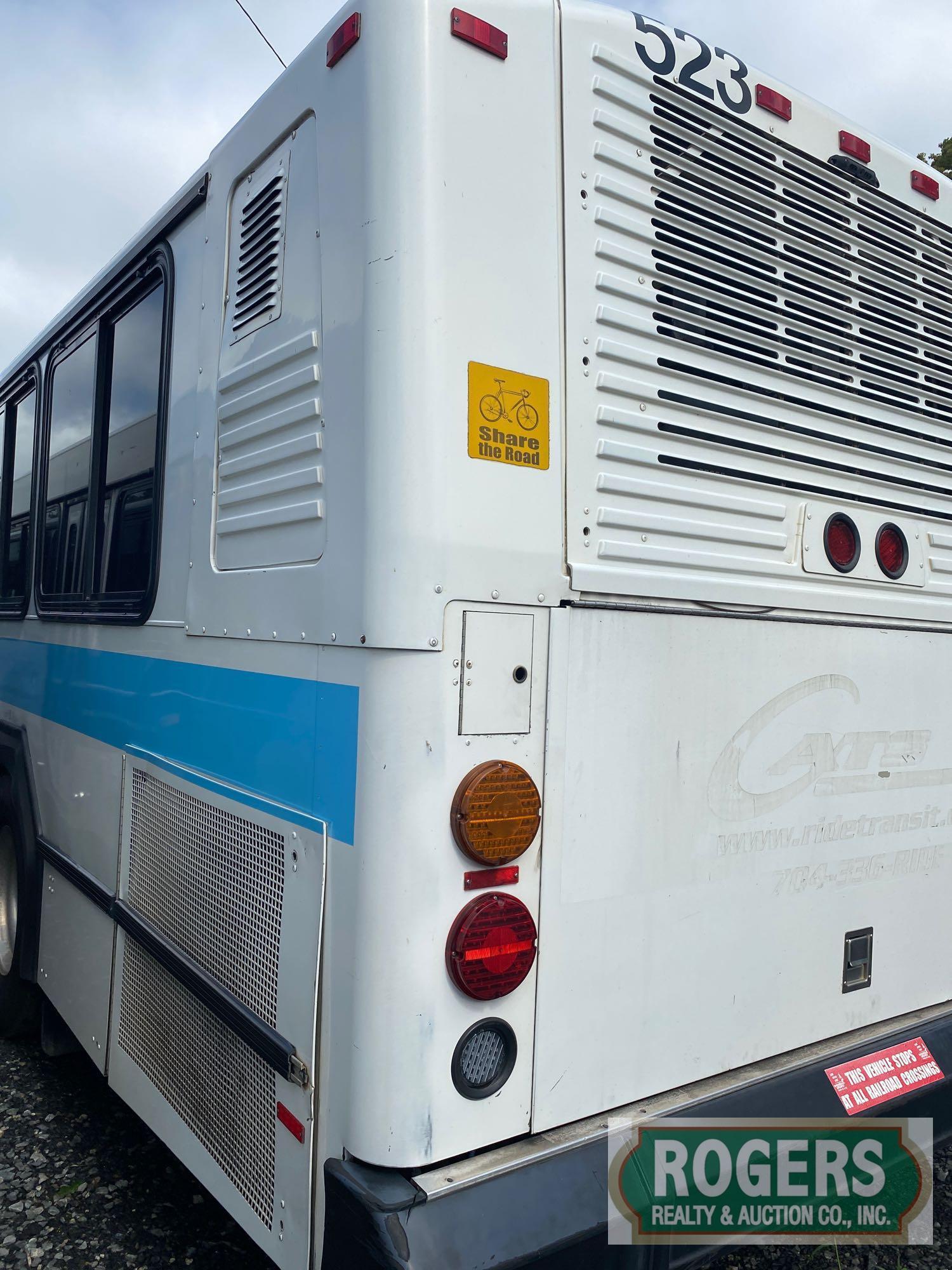 2002 GILLIG SUBURBAN BUS