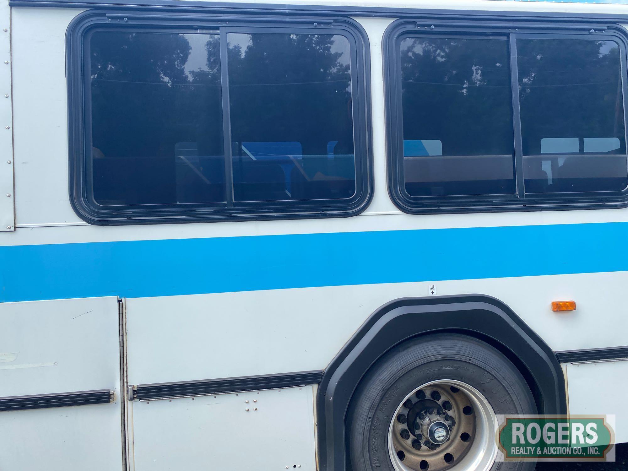 2002 GILLIG SUBURBAN BUS