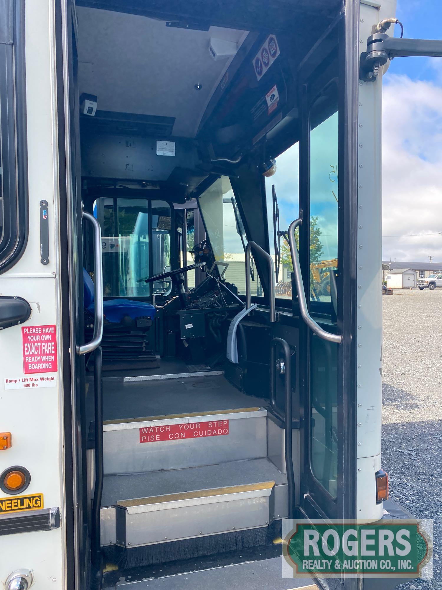 2002 GILLIG SUBURBAN BUS