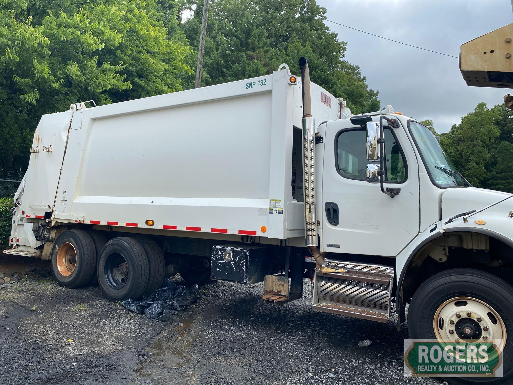 2008 FREIGHTLINER M2106-REARLOADER REFUSE TRUCK