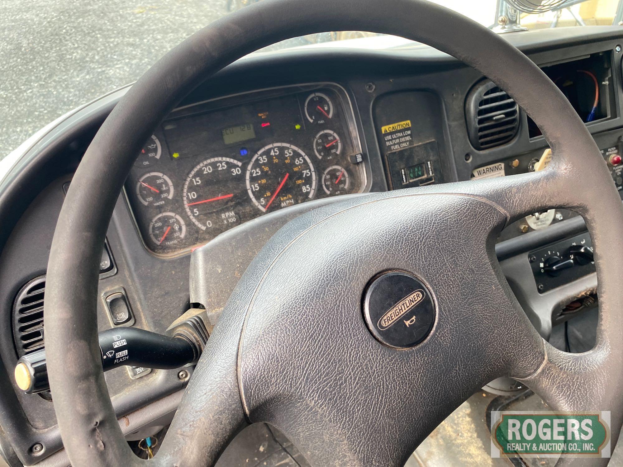 2008 FREIGHTLINER M2106-REARLOADER REFUSE TRUCK