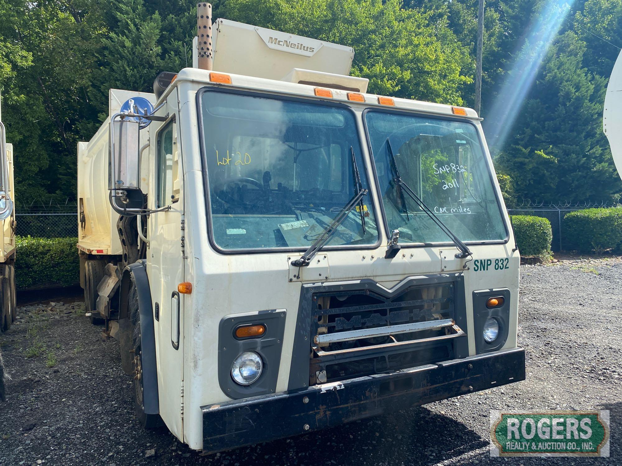 2011 MACK LEU613 SIDE LOADER REFUSE TRUCK