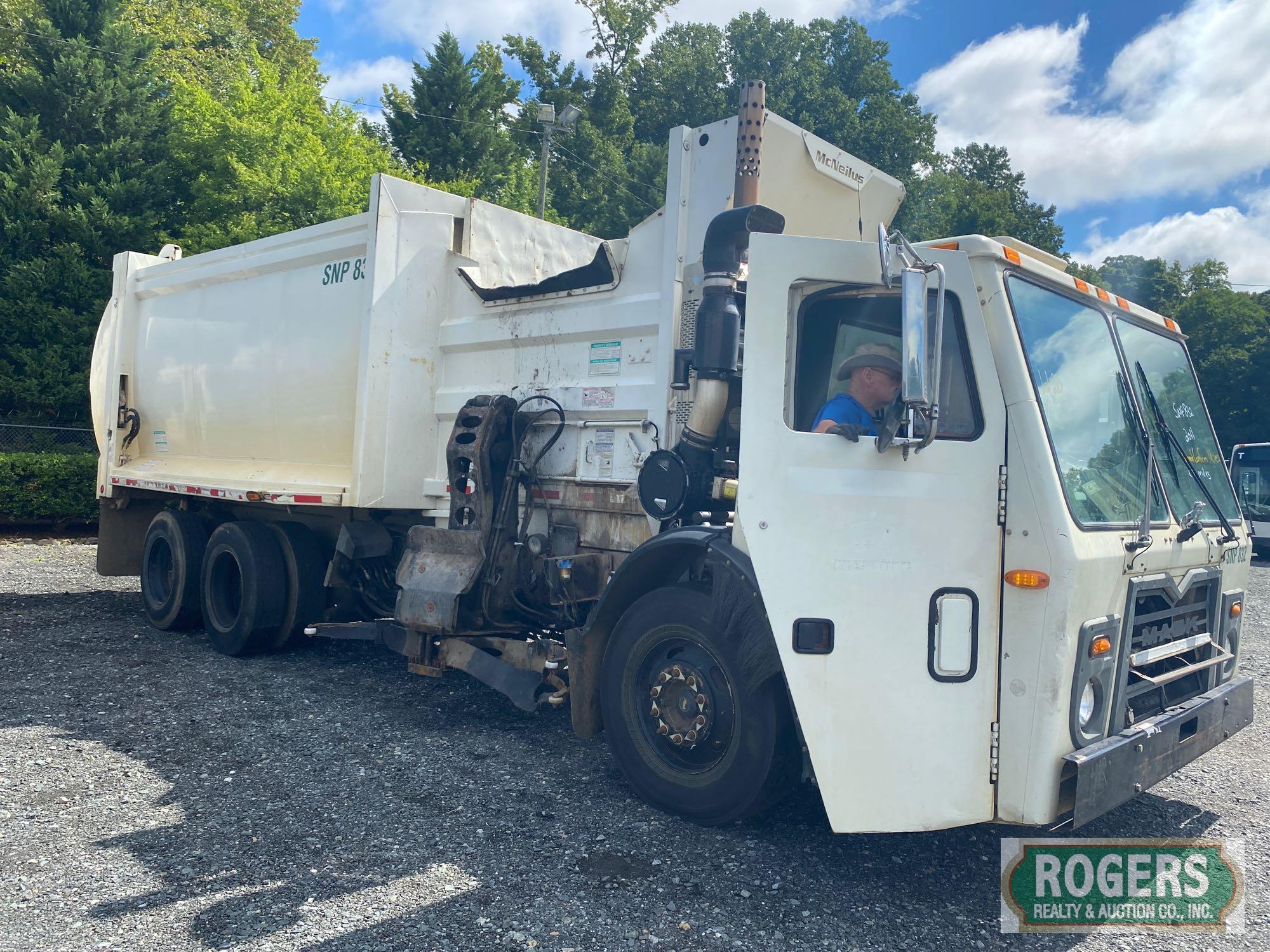 2011 MACK LEU613 SIDE LOADER REFUSE TRUCK