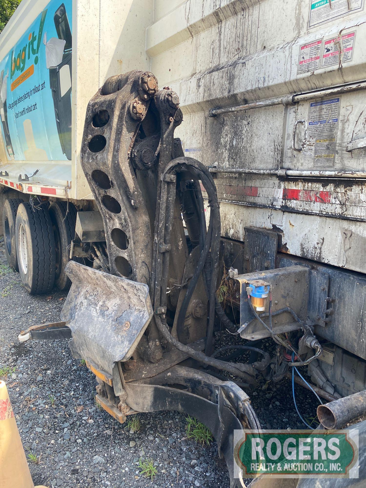 2011 MACK LEU613 SIDE LOADER REFUSE TRUCK