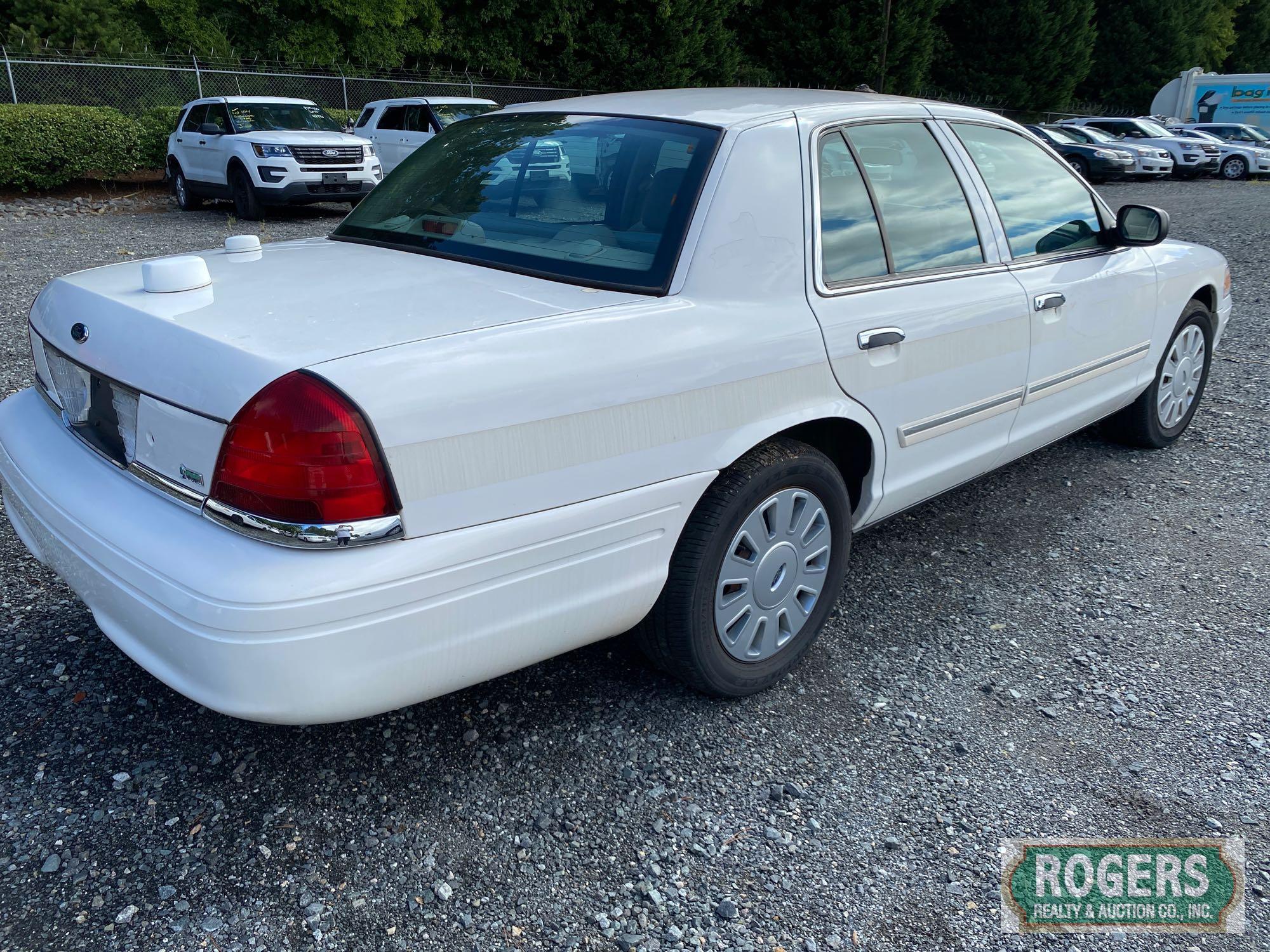 2010 FORD CROWN VICTORIA