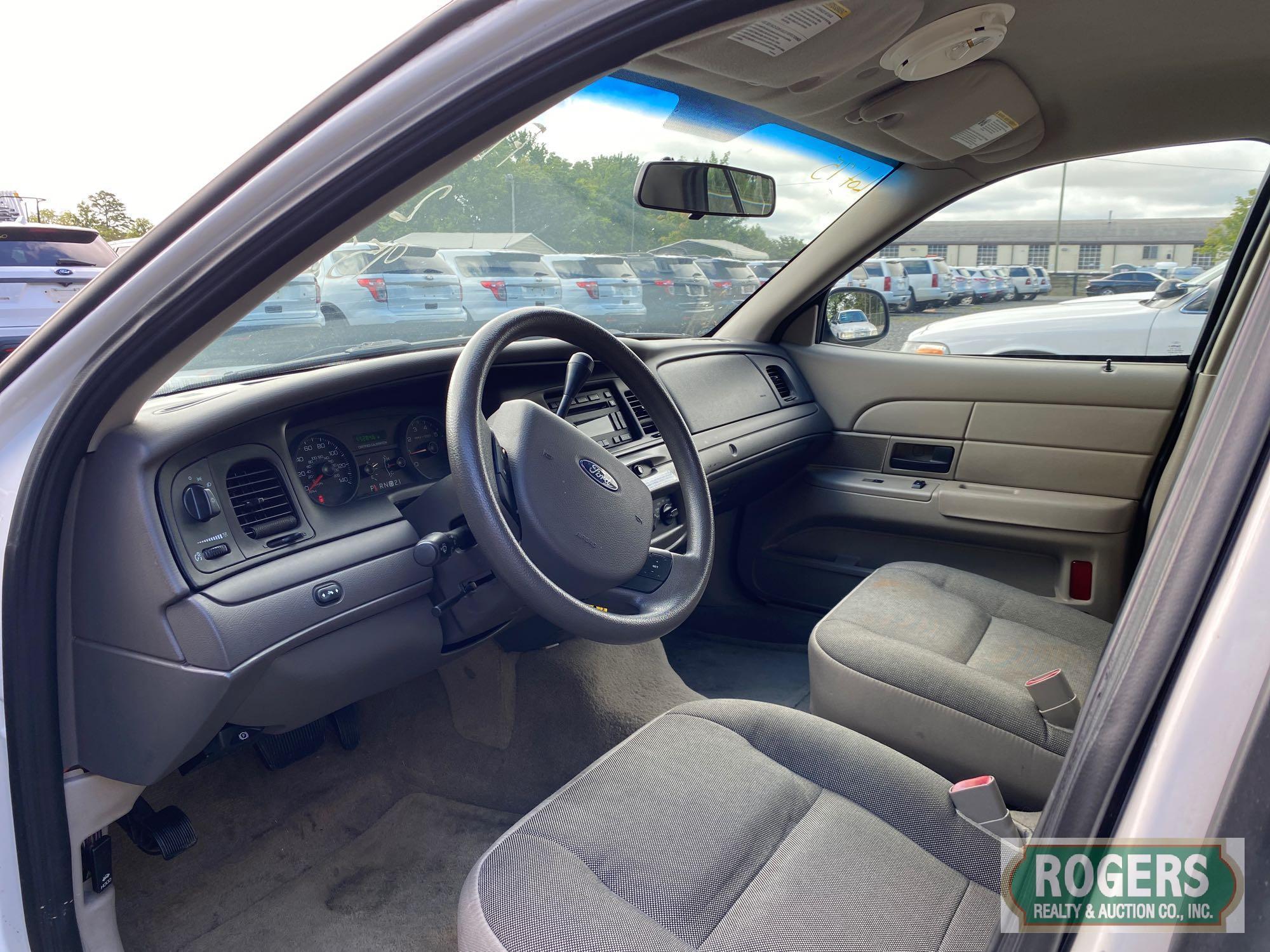 2010 FORD CROWN VICTORIA