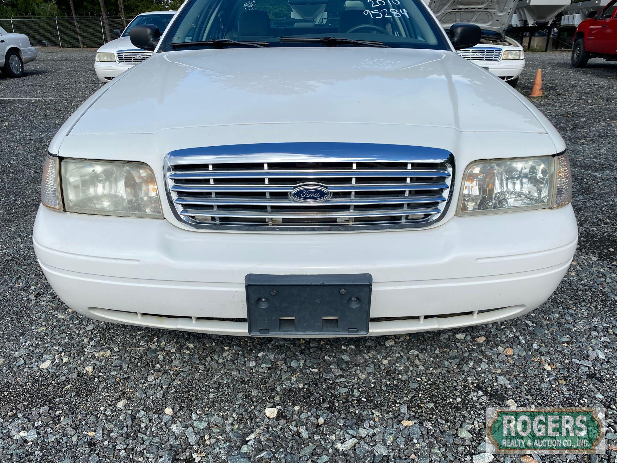 2010 FORD CROWN VICTORIA