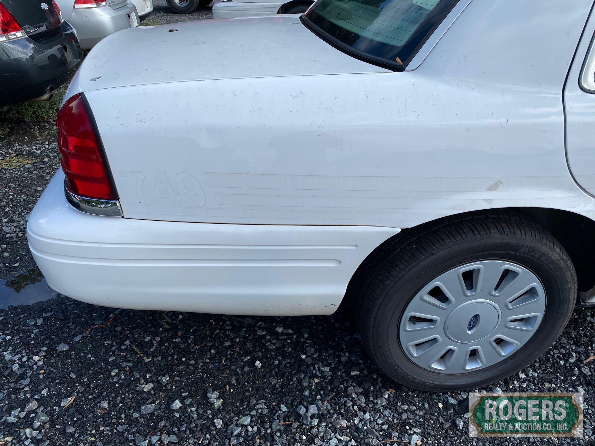 2010 FORD CROWN VICTORIA