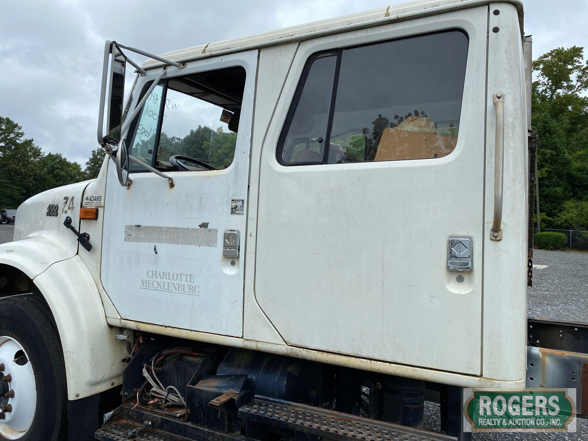 2001 INTERNATIONAL 4700 CAB/CHASSIS